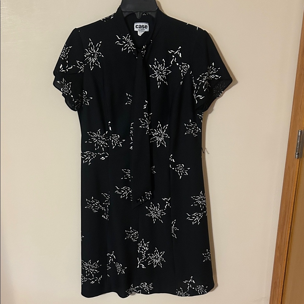 Case fashions Black and White Floral Dress 14.5
